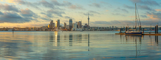 City of Dawn: Auckland's Majestic Awakening - Stephen Milner